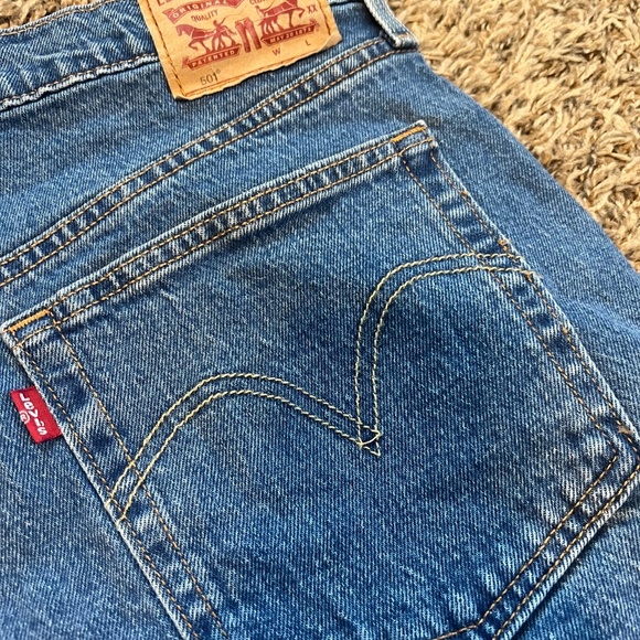 womens Levi 501 dark wash blue jean denim shorts size 31 - Picture 2 of 5
